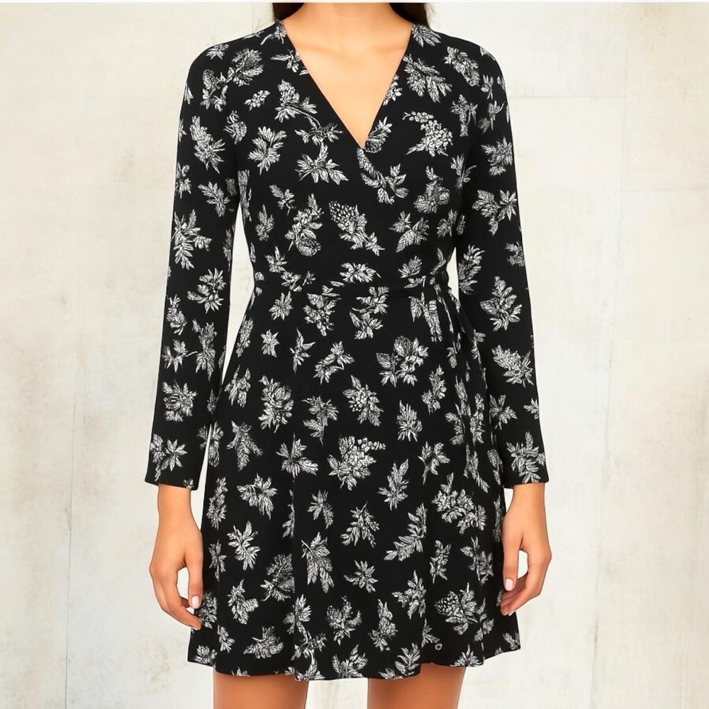 LOFT Black Floral Long Sleeve V Neck Wrap Dress 2‎